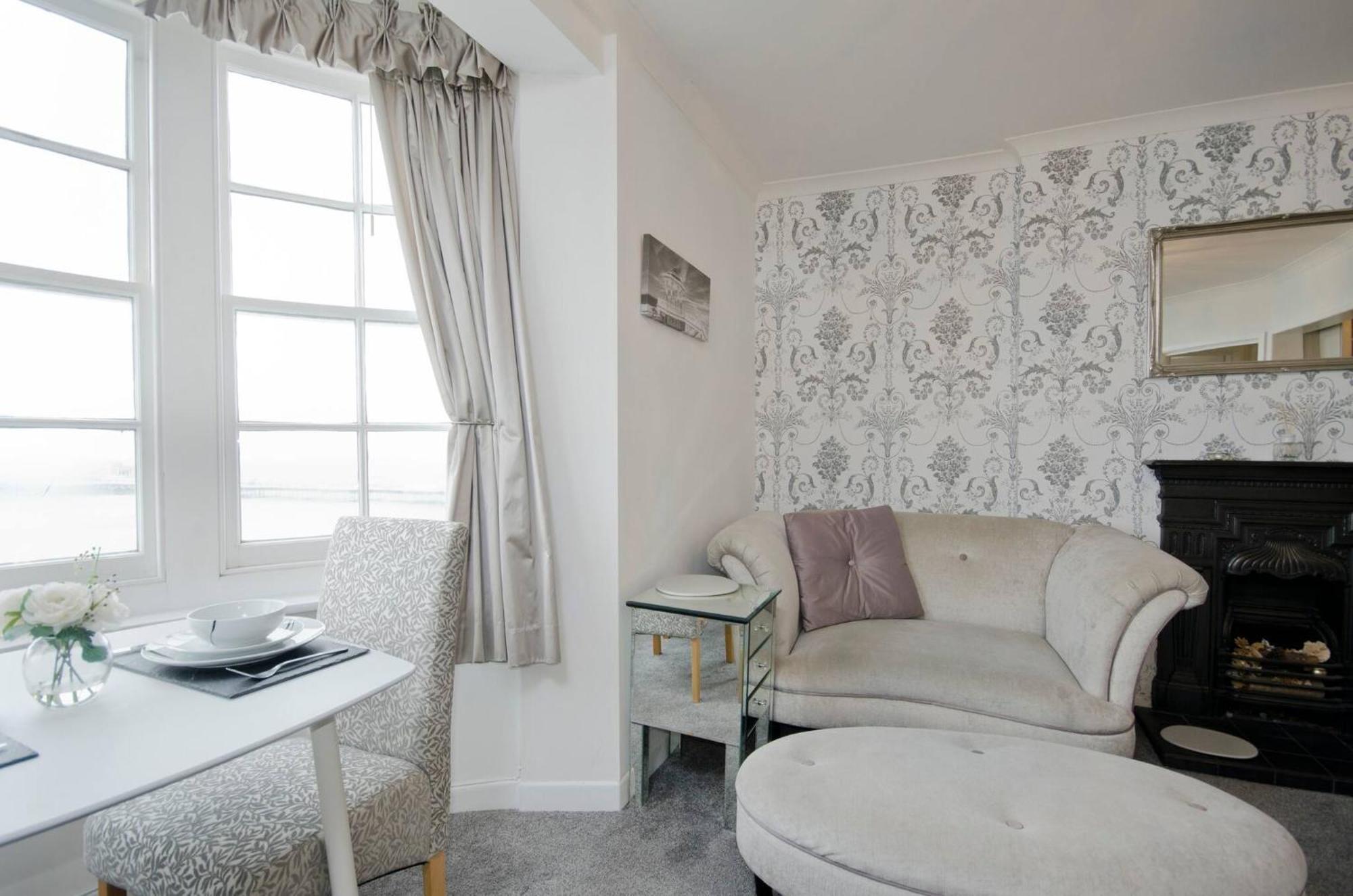 Seaview Regency Apartment With Private Parking Hove Exterior foto
